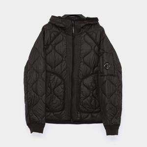 CP컴퍼니 25FW 후드 패딩 남성 자켓 19CMOW047A 110158A 999