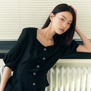 [TAG 285000원][케이엘바이린] 샤인 퍼프 블라우스 KWBLOE4300