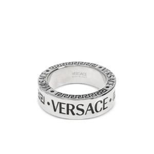 25 FW 베르사체 인그레이빙 로고 링 10202591A00638 TP438167301