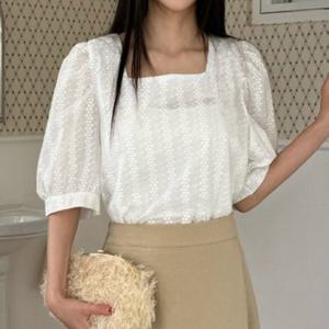 나야홍 / 아이우먼 흰눈꽃스퀘어블라우스 LTU909M507 빅사이즈