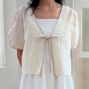 나야홍 / 아이우먼 레이어브이크롭블라우스 YPU924M507 빅사이