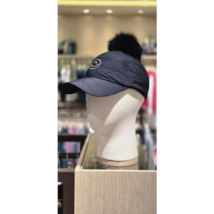 [파리게이츠]521E4CP004_BK-여성 스마일 부클 와펜 포인트 퀼팅 볼캡-(25년겨울)