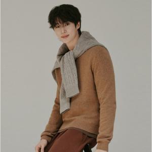 [지오다노]남성 변우석 기본핏 크루넥 니트 스웨터 055910