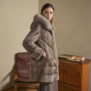 [택가 1,390,000원]사가폭스퍼 트리밍 휘메일 풀스킨 밍크 롱코트