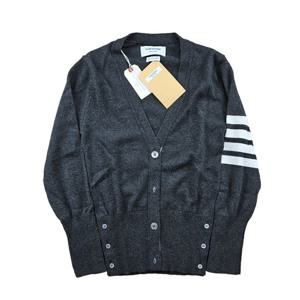 톰브라운 4바 스트라이프 캐시미어 가디건 다크 그레이 FKC001A 00011 025