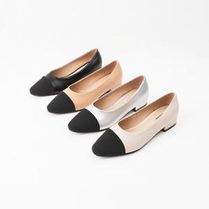 [신난다슈]여성 펌프스 구두 힐 3cm 여자 플랫 단화  투톤 배색 발편한 낮은굽 SKE242841