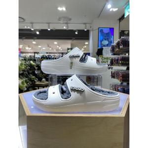 [크록스] 클래식 코지 샌들 207446-100 화이트