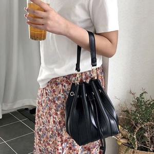 파우치 포함 플리츠 버킷백 CH-1091T