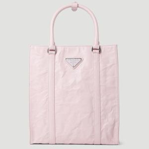 25 FW 프라다 메탈 로고 플라크 크링클 레더 토트백 핑크 1BG458 UVL F0E18