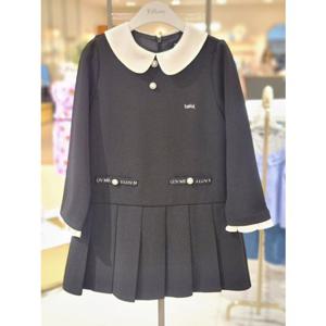 [프렌치캣 9D] (티파니) 블랙 카라 장식 주름 원피스 (T54KAO020)