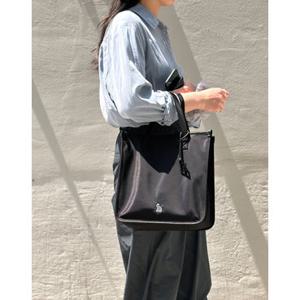 헤지스 액세서리 25FW 생활방수완판재입고 아이코닉 블랙 나일론 토트백 HJBA5FE21BK