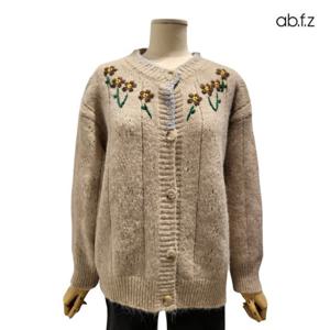 [에이비에프지]플라워 자수 포인트 긴팔 니트 가디건 APY4GY36L