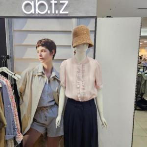 Ab.f.z DP01 앞단추프릴볼륨소매블라우스 AFZ2HB43