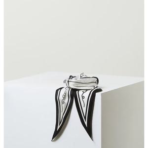 [헤지스ACC] 블랙 H클립 마름모 실크 스카프 HISC5F500BK