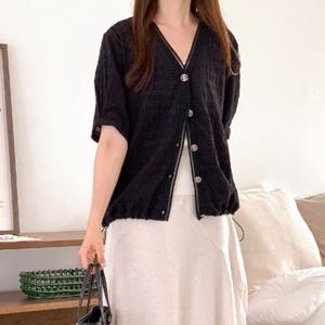 샵앤) 여성 V넥 엠보 반팔 루즈핏 가디건 CAT-WCD-4589-블랙