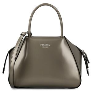 25 FW 프라다 그레이 밀라노 로고 엠보싱 스몰 토트백 1BA366ZO6