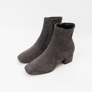 [신난다슈]여성 앵클부츠 5cm 숏 스판 앵글 부츠 기모 스웨이드 통굽 MRO255057 그레이