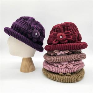 할머니모자 굵은니트 꽃장식 융털기모 중년 겨울비니 중년여성모자