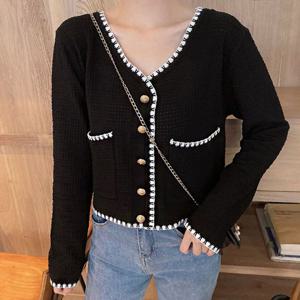 짧은 기장감 고급스러운 금장 단추 배색 니트 가디건