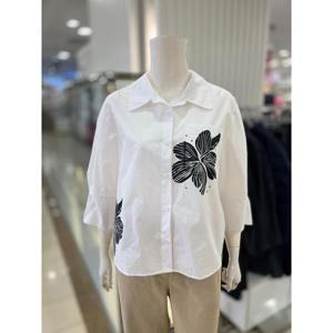 화이트호스 세이브존01 큰꽃나염블라우스 W242201