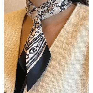 [헤지스ACC] Toile de Jouy 네이비 실크 스카프 HISC5E311N2