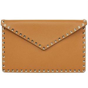 (명품) 발렌티노 락스터드 언벨롭 클러치백 RW0P0P