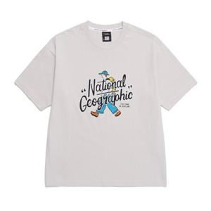 내셔널지오그래픽 N252UTS904 트레져 컨셉 워커 그래픽 세미오버핏 반팔 티셔츠 ICE GREY