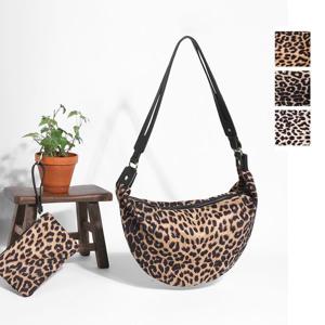 89_14 호피 반달 숄더백 여성가방 손가방 데일리 보조