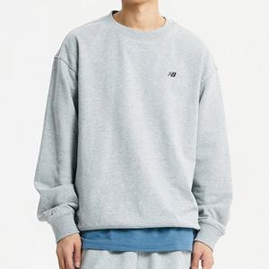 뉴발란스 공용 클래식 로고 세미오버핏 맨투맨 NBNCE11323-AC