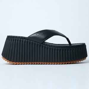 25 FW 끌로에 나마 Nama 플랫폼솔 플립플랍 샌들 블랙 CHC25A10XSN001