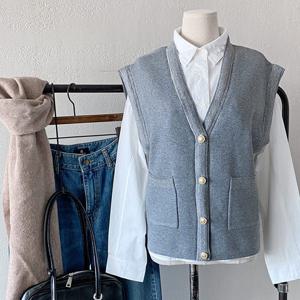 샵앤) 여성 Y금장단추 간절기 레이어드 양포켓 니트 조끼 DGB-WVS-4716-그레이