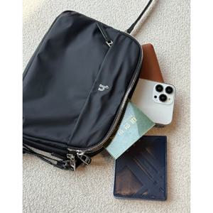 [헤지스]나일론 로고 지퍼 크로스백(도난방지) HJBA5F710BK