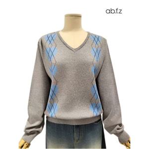 [에이비에프지]자가드 패턴 포인트 V넥 긴팔 니트 APZ4QW34K