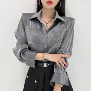 [금찌]금찌 미르 새틴 크롭 블라우스 ST7752B