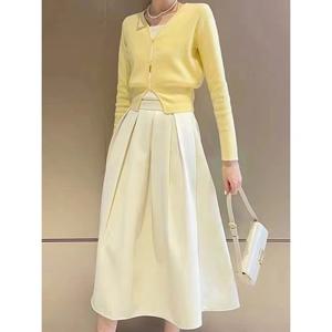 [예쎄][예쎄] 크롭 V넥 가디건+롱스커트 (S5SSE406A)