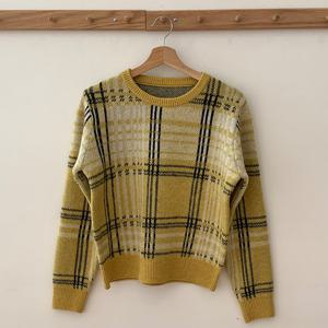 샵앤) 국산 여성 보트넥 격자 줄무늬 자가드 긴팔 니트티 21DS-WKN-4975-머스터드