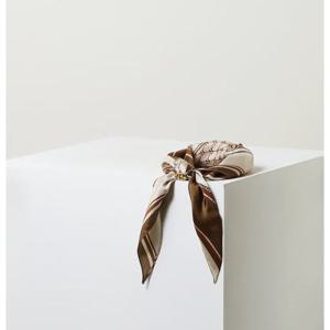 [헤지스ACC] 베이지 헤리아토 삼각링 실크 스카프 (링포함) HISC4E631I3