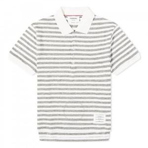 톰 브라운 쇼트 슬리브 폴로 인 스트라이프 리넨 저지 MJP191A J0119 055