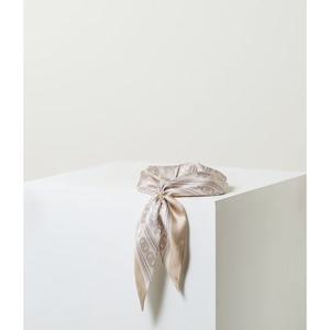 [헤지스ACC] 베이지 프린트 실크 스카프 (링포함) HISC5E342I1