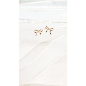 로이드 14K 러블리 리본 귀걸이 LEE25004G