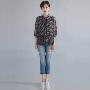 [캐리스노트]24년 봄 여름 데일리룩 플라워 패턴 프릴 블라우스 CN4MBL501-GB