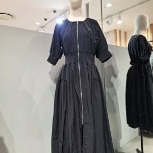 [르니앤맥코이] MM06OP103HJY 앞지퍼 허리밴딩 롱 원피스