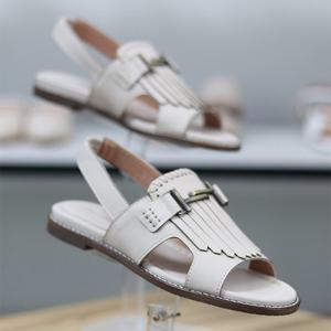 바이로쏘 소가죽 플랫굽 프린지 장식 1cm 슬링백샌들 (BY)25S125