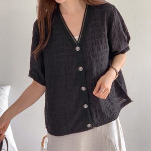 샵앤) 여성 V넥 세련된 엠보 반팔 루즈핏 가디건 CAT-WCD-4589-화이트