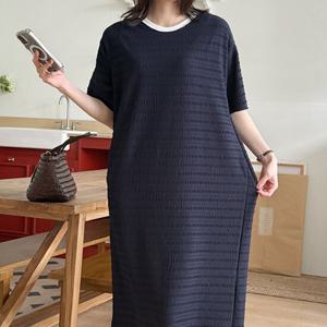 샵앤) 국산 여성 배색라운드 스모크 가로주름 롱원피스 LL-WDR-4673-네이비