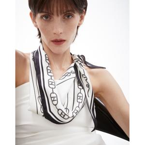 [헤지스] HISC5F500BK_여성 블랙 H클립 마름모 실크 스카프