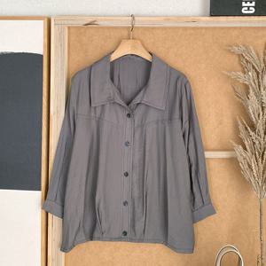 샵앤) 여성 카라넥 밑단주름 앞사선스티치 6부 블라우스 DGB-WBL-4745-카키