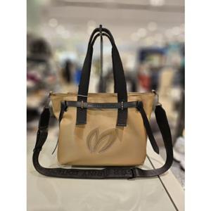 [마스터바니에디션] (421E3BG103) 25FW 꼬임 스트랩 포인트 파우치