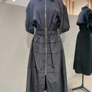 [르니앤맥코이] MM06OP102HJZ 셔링 소매 트렌치 스타일 원피스