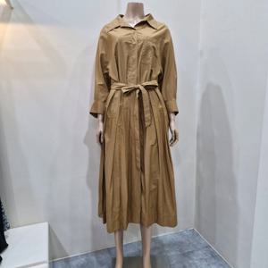 [더아이잗]더아이잗 슬릿 칼라 플리츠 원피스 IM4A0OP01